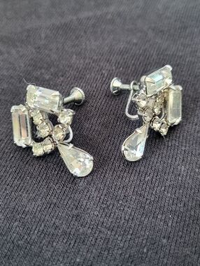 Vintage Crystal Teardrop Cluster Screw-Back Earrings Clear